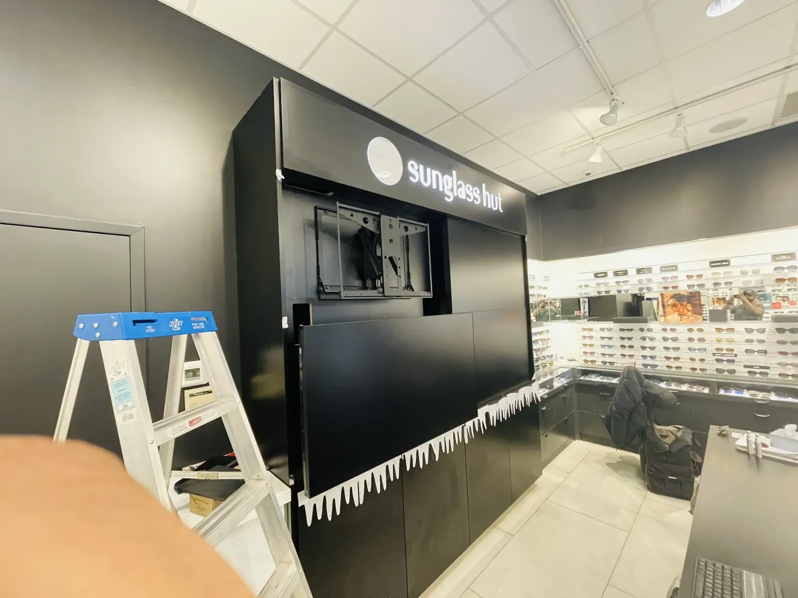 Onsite technology field work in a commercial environment